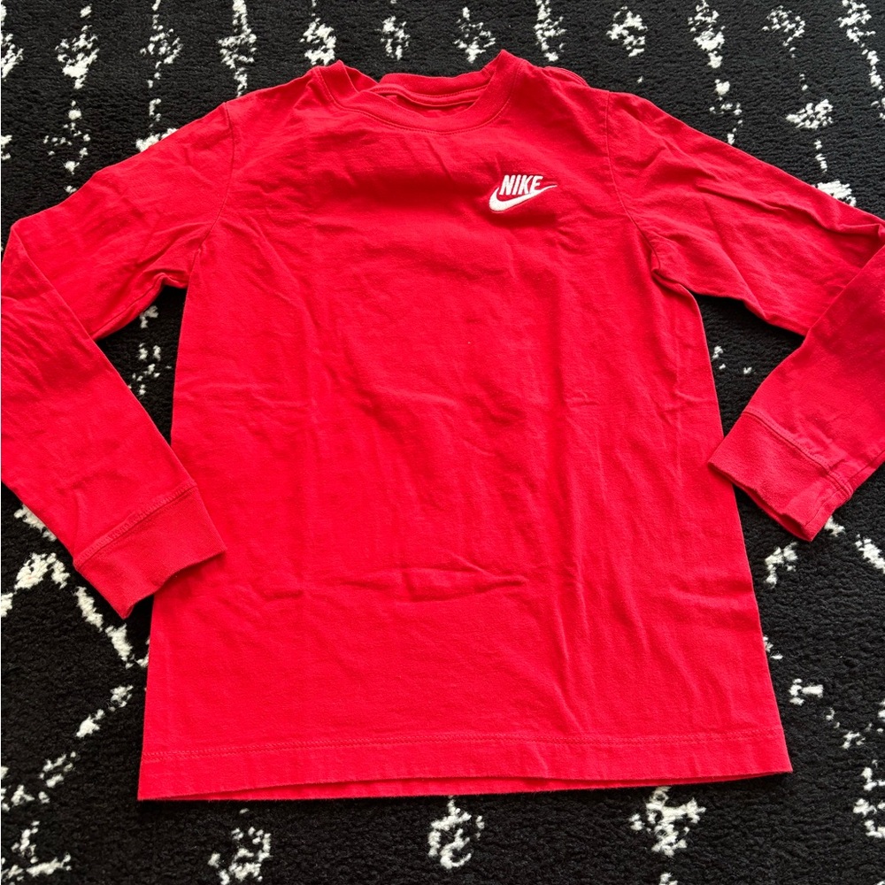 LAST CHANCE - Boys Nike Long Sleeve Size S 8-9